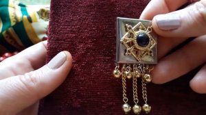 38. Винтажные броши с блошиного рынка.