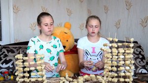 Поедание ГИГАНТСКОЙ башни из палочек || Eating a GIANT tower оf sticks