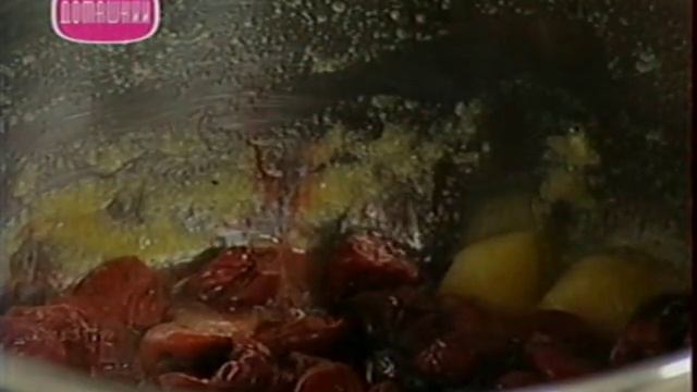 Булочки с корицей. Клюквенный морс. смотреть онлайн