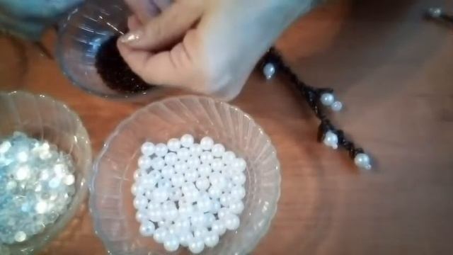 Как сделать ветки ВЕРБЫ ИЗ БУСИН под ЖЕМЧУГ И коричневого БИСЕРА смотреть онлайн