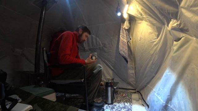 Бешенный Клев Карася. Рыбалка с Ночевкой. Один в палатке. смотреть онлайн