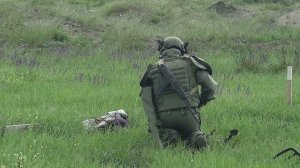 Очистка местности российскими саперами в районе Мадагиза