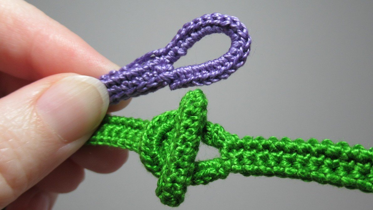 Как связать крючком петельку для застёжки вязаного колье