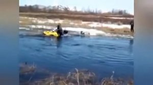 Утопил снегоход, но переехал через реку!