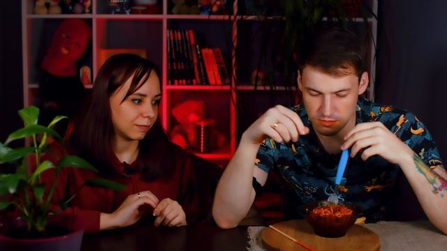 САМЫЙ ОСТРЫЙ ДОШИРАК В МИРЕ ?? НИКОГДА НЕ ЕШЬ ЭТУ ОСТРУЮ ЛАПШУ смотреть онлайн