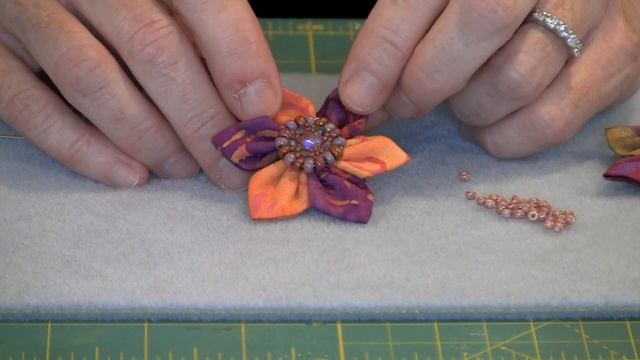 Kanzashi Blooms & Centers by Joggles.com смотреть онлайн