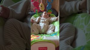 Ребенок разговаривает в три месяца)))