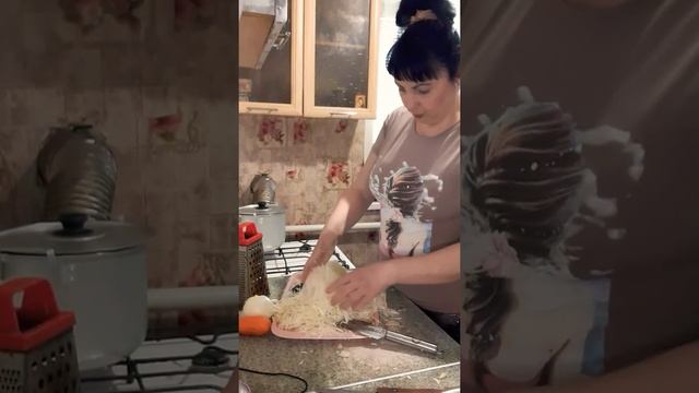 Шинкую капусту/Салат Витаминный/??? смотреть онлайн