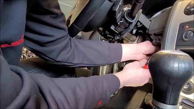 DEMONTAŻ ELEKTRYCZNEGO WSPOMAGANIA KIEROWNICY RENAULT MEGANE II смотреть онлайн