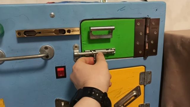 Бизиборд своими руками. Развивающая доска.