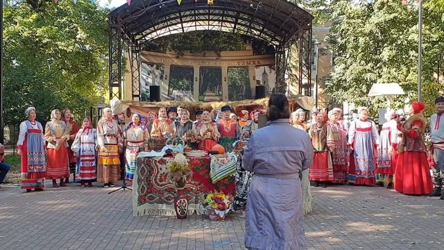 "ЗАЗДРАВНАЯ" в исполнении участников праздника ОСЕНИНЫ в ПКиО г. Калуга - 10.09.2022г. смотреть онлайн