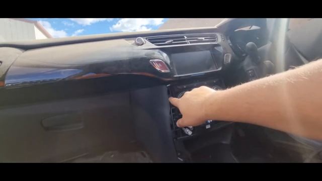 How to Remove Citroen C3 A5 Dash Parts; A/C Controls, trim/vents, Radio,and display смотреть онлайн