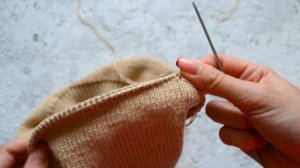 Как аккуратно убавить петли по краю полотна - для подрезов, для горловины, для оката рукава