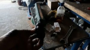 Додж  Стратус.  Замена датчика давления масла