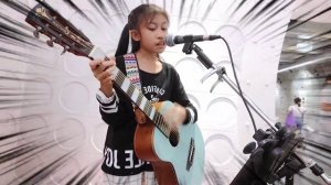 Wellerman [Nathan Evans] cover by Nine @Bangkok #wellerman #bangkokstreet #folk #guitar #crafter