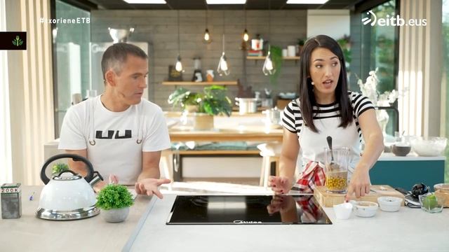 TXORIENE: Azalore errea, hummusa eta ogi laua смотреть онлайн