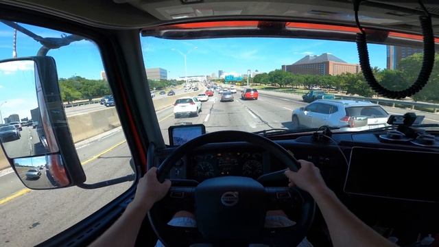 POV truck drivig VOLVO VNL 860 the concrete jungle Downtown Dallas, TX смотреть онлайн