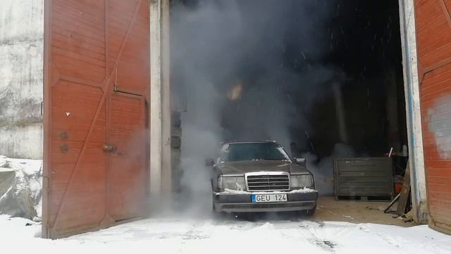 Mercedes w124 OM606 Super Turbo Diesel winter burnout