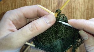 Как поднять крючком потерянную или спущенную петлю при вязании спицами