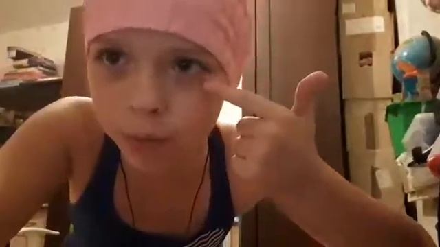 Спортивное видео. Иду выберать купальник шапочку и очки для плавонья??