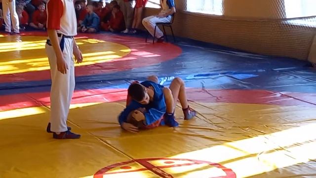 КРАЕВОЙ ТУРНИР ПО САМБО. 2009 - 2010 . ПЕРВАЯ СХВАТКА. смотреть онлайн