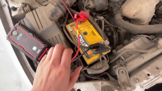 Портативное пусковое зарядное устройство UTRAI 2000A для автомобиля/ Power Bank/ ПЗУ/ Пускач смотреть онлайн