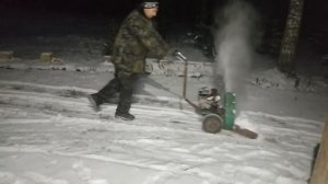 Первый тест самодельного роторного снегоуборщика