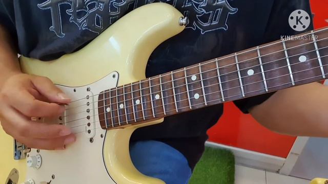 Fender Yngwie Usa ( rosewood neck VS maple neck) смотреть онлайн