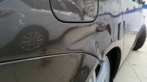 Ремонт вмятины без покраски на заднем крыле автомобиля Лада Приора