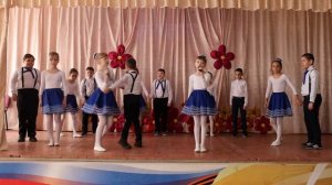 Творческий коллектив 4 А класс. Песня  «Что такое счастье?»