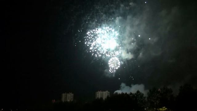 Праздничный салют в честь Дня Города в Южном Бутово, 11 сентября 2021 года смотреть онлайн