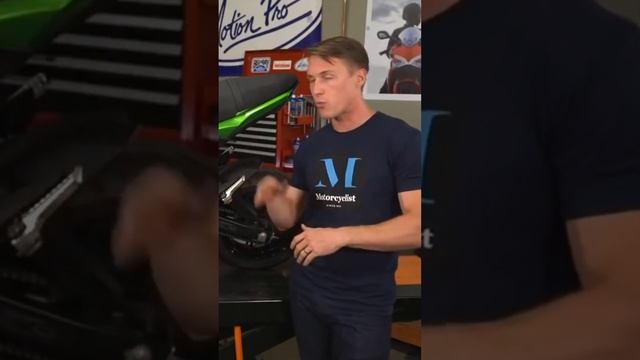 Обслуживание цепи мотоцикла _ Motorcycle chain maintenance смотреть онлайн