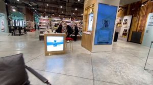 Открытие Золотое яблоко в ТРЦ Галерея | Shop 'til You Drop at This Explosive Gold Apple Store!