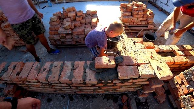 АДСКИЙ ДОМ на пути в РАЙСКИЙ. Кирпичные стены из б/у. Новый каменщик. Младшее поколение. /9серия/ смотреть онлайн