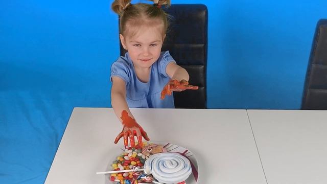 Мыть ручки нужно каждый день детская песенка от Алисы. Дома на карантине-تحتاج إلى غسل أقلامك كل يو смотреть онлайн