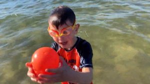 #море #дети Отдых на море . Давид находит сокровище | Видео для детей.