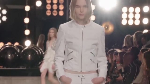 СТИЛЬ БОХО И ГОРОДСКОЙ ШИК. КОЛЛЕКЦИЯ Isabel Marant ВЕСНА ЛЕТО 2023 смотреть онлайн