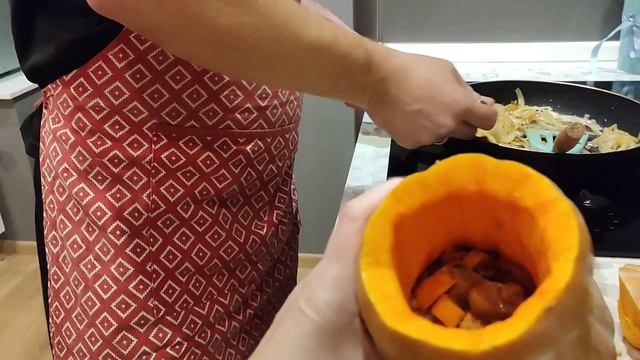 Сегодня в выпуске:танцуем, пишем письмо Деду Морозу и  #запекаем  тыкву с мясом целиком#