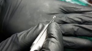 Пинцет для ремонта часовых механизмов.