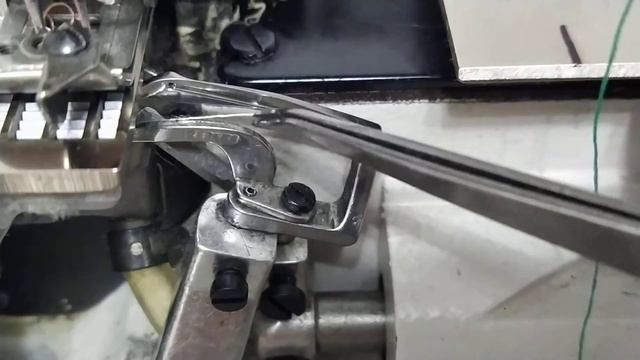 Плоскошовная машина Jaсk 8569. Заправка нижнего петлителя.