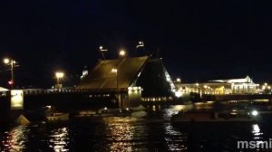 развод мостов в Питере.avi