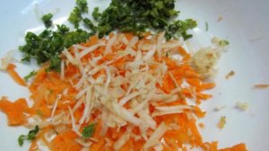 Салат из моркови с курицей