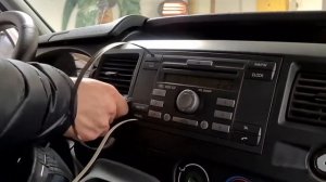Ford Transit 2007. how to change radio to TV. Форд Транзит - меняем встроенное радио на планшет.