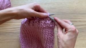 Как связать шапку с помпоном, ушками и кисточками