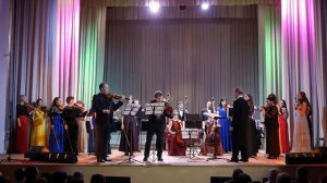 В. Моцарт Symphonia concertante 2, 3 частини – виконує камерний оркестр БКМ, (Ю. Стьопін, О.Лагоша)