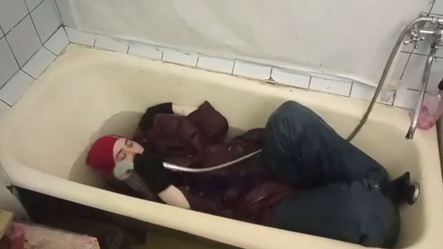 девочка моется смотреть онлайн