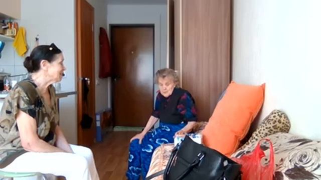 Предлагаю соседке-пенсионерке пригласить для себя соцработника