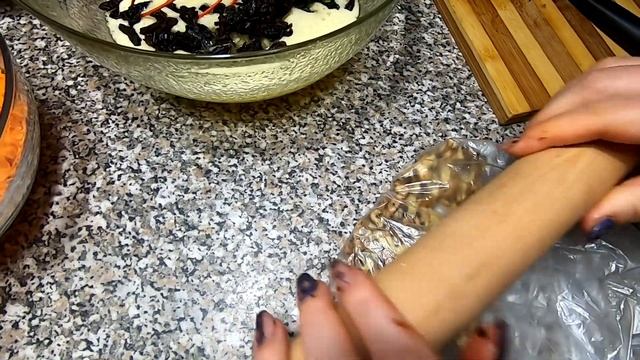 Вкуснейший морковный пирог с орехами и черносливом. Очень просто, просто нужно смешать ингредиенты смотреть онлайн