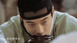 У До Хван привлекает зрителей высоким ростом, ангельской внешностью и творческим талантом.