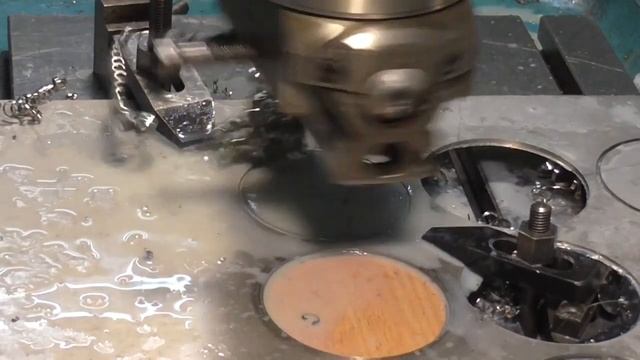 Как можно вырезать отверстия в листовом металле, на расточном станке. смотреть онлайн